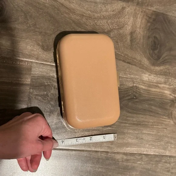 Elegant Cream Clutch - Picture 4 of 8